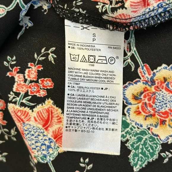 Banana Republic - Drapey Floral Long Sleeve V-Neck Blouse – Small - Picture 11 of 11